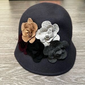Target Brand 100% Wool Bucket Hat Charcoal Flowers Accent Women’s Winter Warm